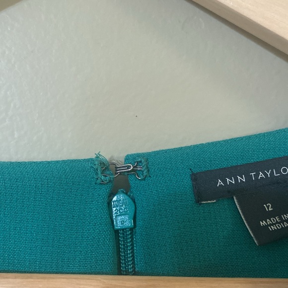 Ann Taylor Long Sleeve Green Dress with Fluted Sleeves - Picture 7 of 9